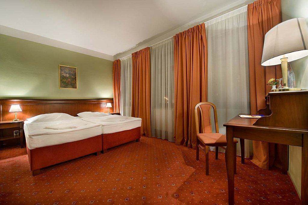 Hotel Dalimil Прага Екстериор снимка