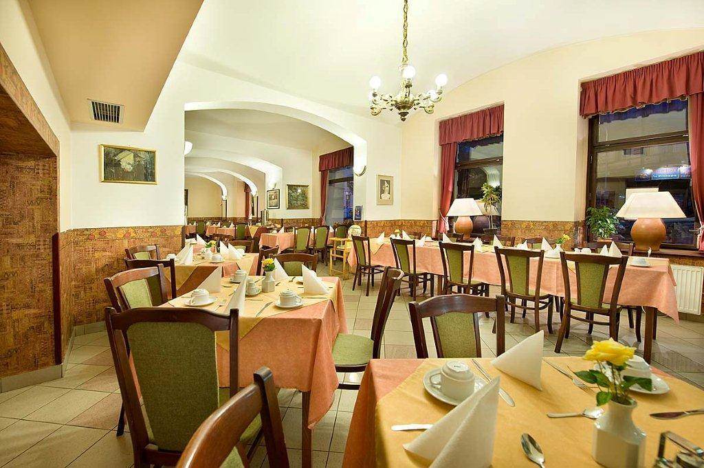 Hotel Dalimil Прага Екстериор снимка