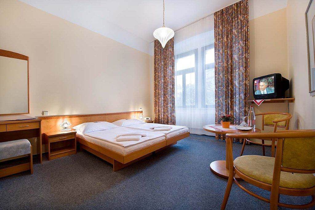 Hotel Dalimil Прага Екстериор снимка
