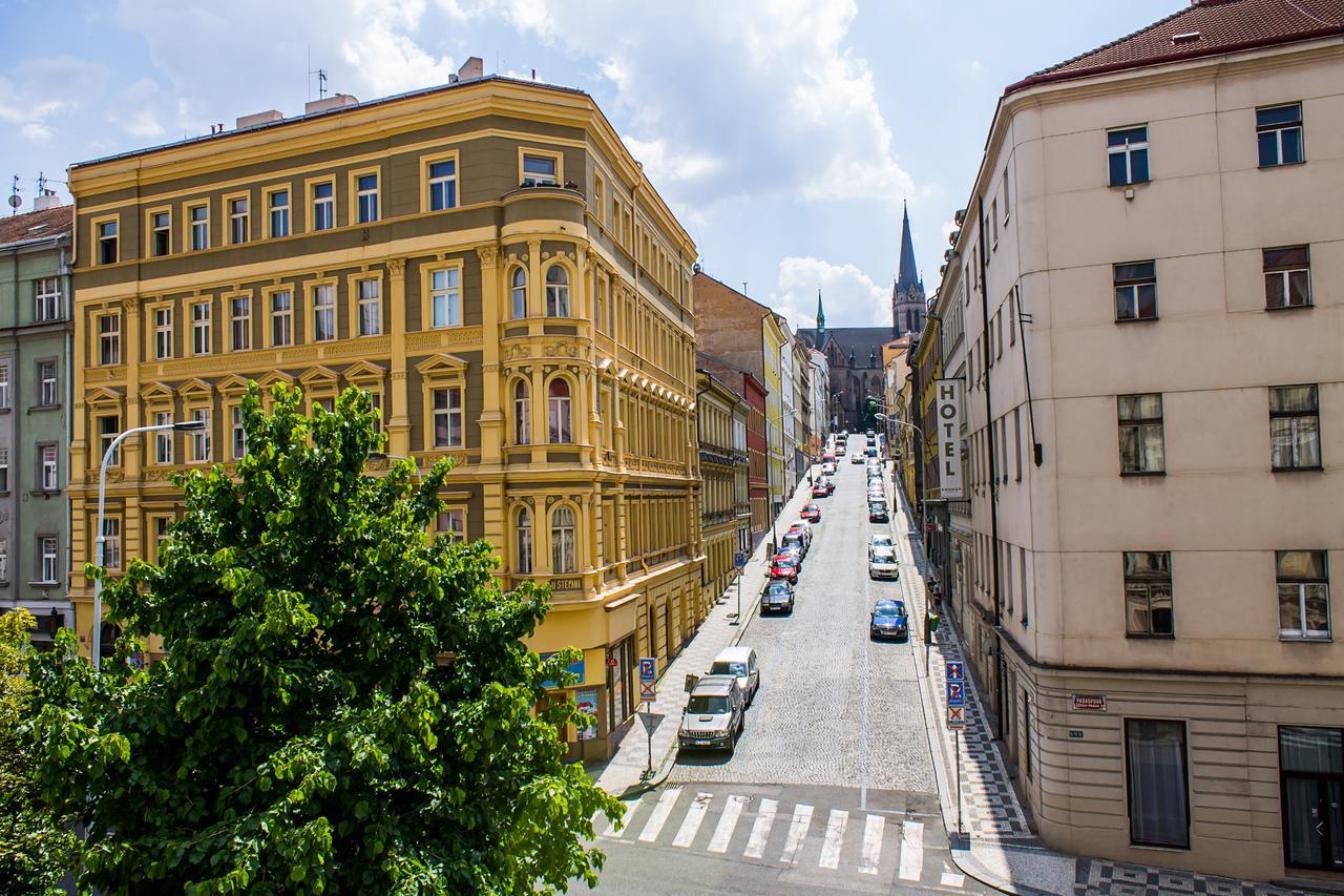 Hotel Dalimil Прага Екстериор снимка