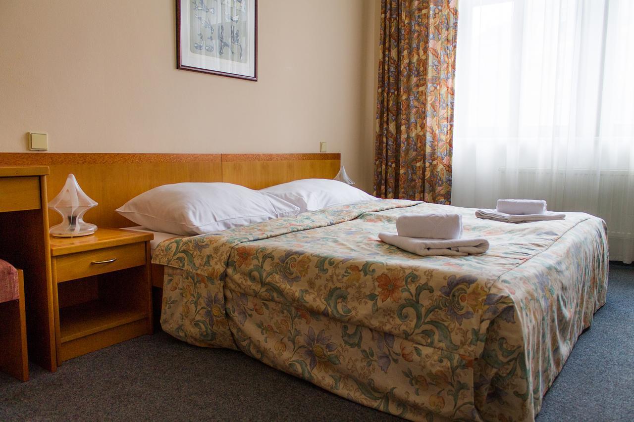Hotel Dalimil Прага Екстериор снимка