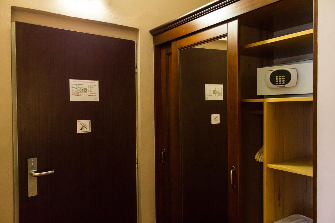 Hotel Dalimil Прага Екстериор снимка
