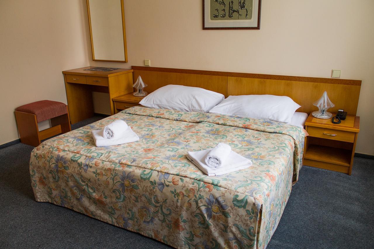 Hotel Dalimil Прага Екстериор снимка