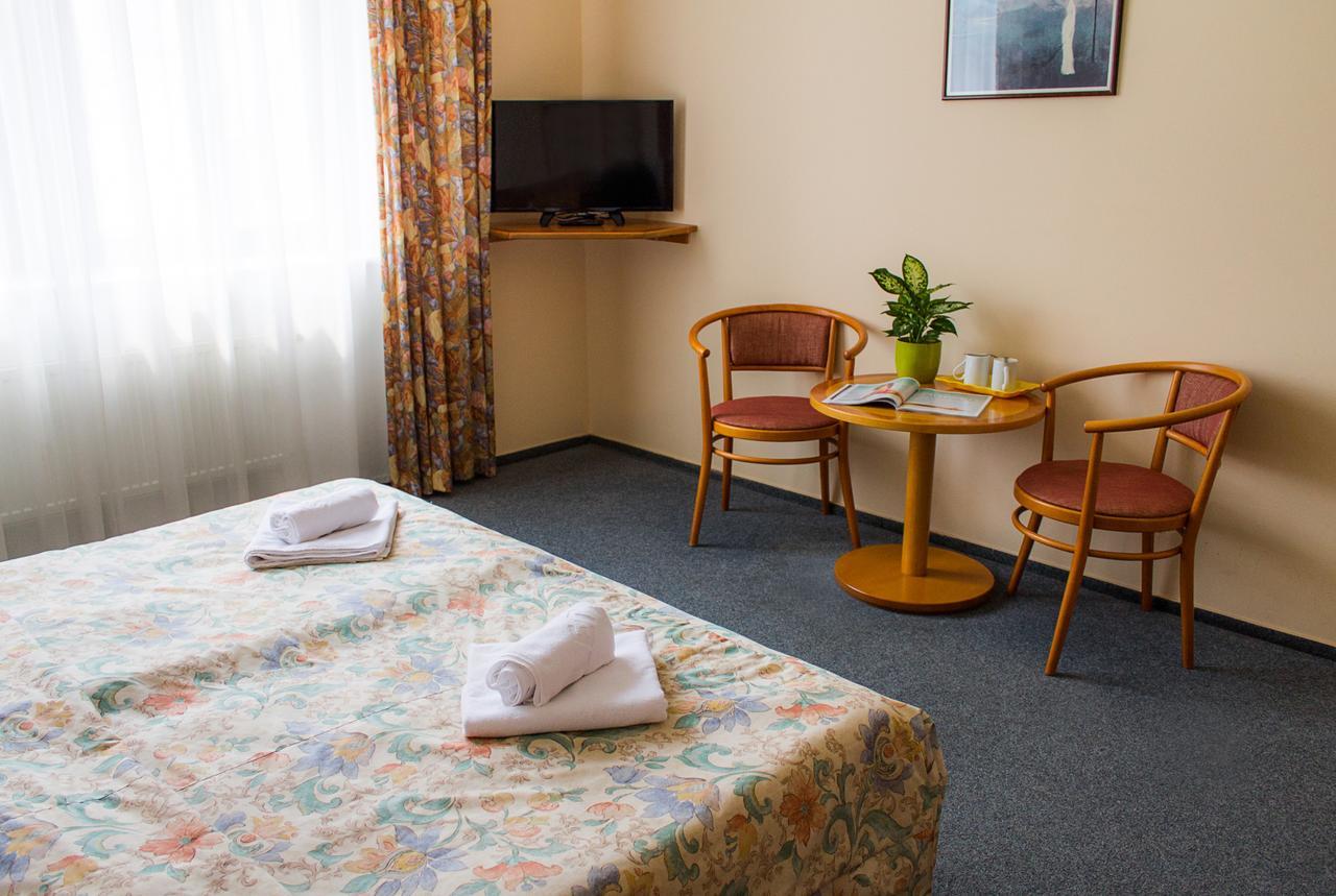 Hotel Dalimil Прага Екстериор снимка