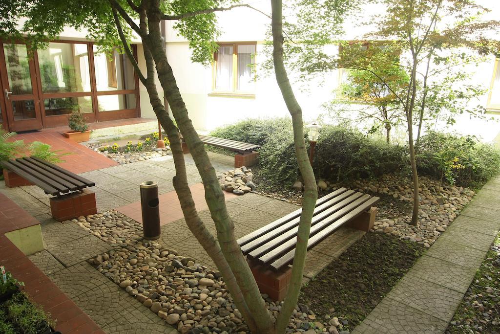 Hotel Dalimil Прага Екстериор снимка