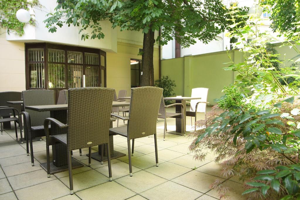 Hotel Dalimil Прага Екстериор снимка